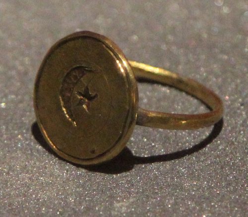 Gold signet ring with a crescent and star, Środa Treasure, Regional Museum, Środa Śląska.