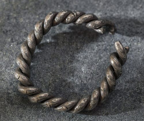 A twisted silver ring from the Græsli Hoard. Photo: NTNU University Museum.