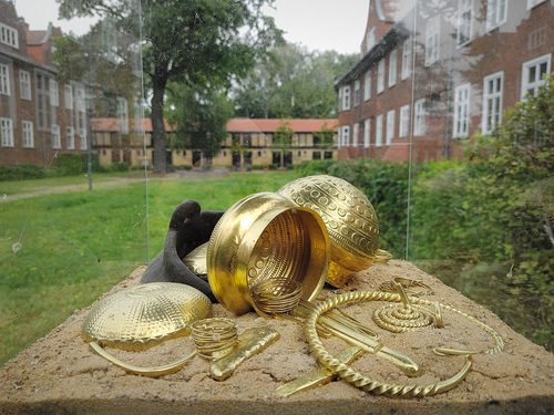 Replica of the hoard displayed at the find site in Eberswalde.