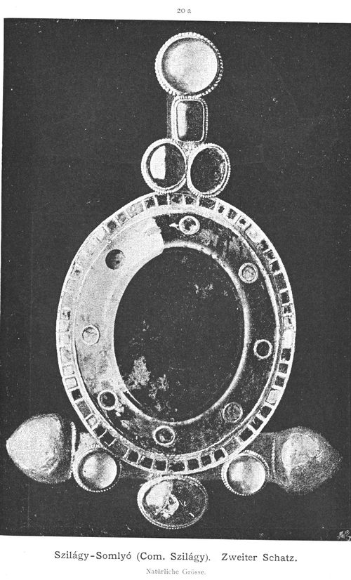 The onyx brooch from the 1889 find, from Fettich's 1932 publication.