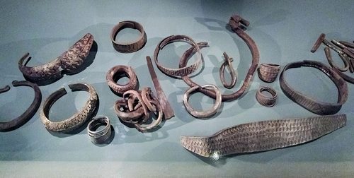 Cut and bent silver from the first Spillings deposit, Gotlands Museum, Visby.