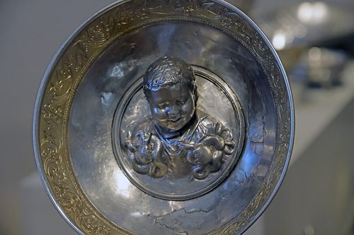 Bowl from the Hildesheim Treasure with a medallion of the infant Hercules strangling snakes, Altes Museum, Berlin.