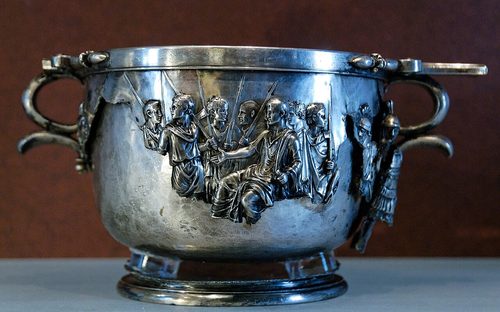 Skyphos with Augustus receiving the submission of barbarians, Louvre, Paris.