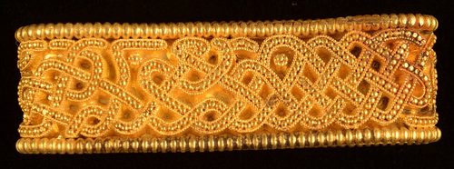 The gold filigree scabbard mouthpiece (X18).
