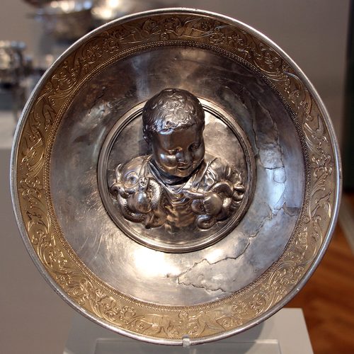 Emblem dish with the infant Hercules strangling the serpents, Altes Museum, Berlin.