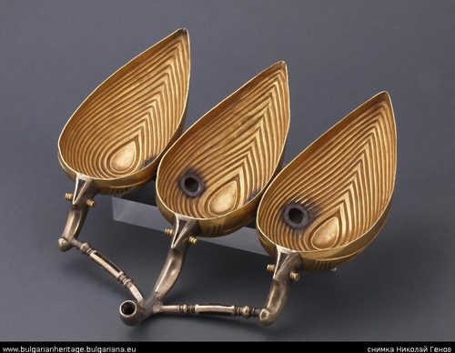 The triple vessel: three leaf-shaped bowls joined by tubes, Valchitran Treasure.