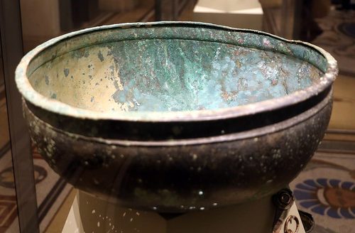 The bronze basin that covered the other vessels. National Museum of Ireland.
