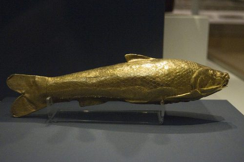 Hollow gold flask in the shape of a fish.