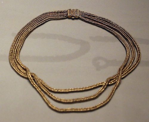 Triple loop-in-loop gold chain necklace from the hoard. National Museum of Ireland.