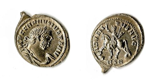 Silver denarius of Carausius from the hoard, obverse and reverse.