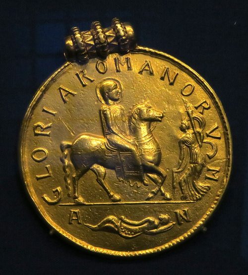 Reverse of a Roman gold medallion with a mounted emperor, from the 1797 find.