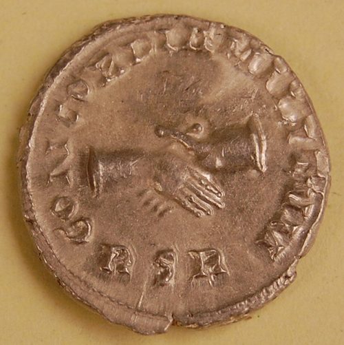 Reverse of a Carausius denarius with clasped hands and the letters RSR.