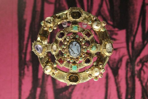 Gold brooch with a chalcedony cameo of an eagle, 13th century, Regional Museum, Środa Śląska.